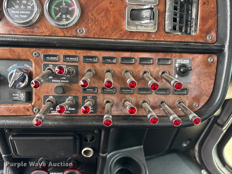 image for item FB6778 2003 Peterbilt 379 winch truck