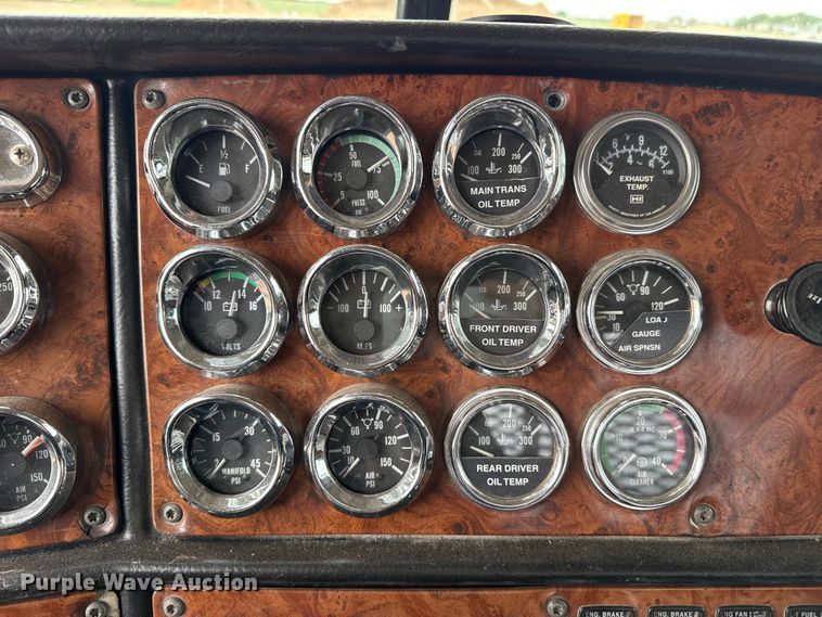 image for item FB6778 2003 Peterbilt 379 winch truck