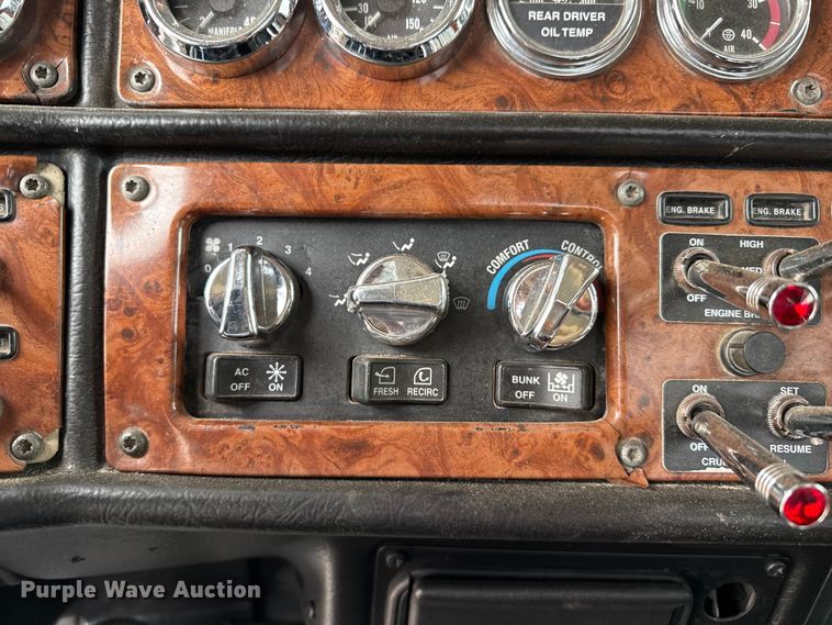 image for item FB6778 2003 Peterbilt 379 winch truck