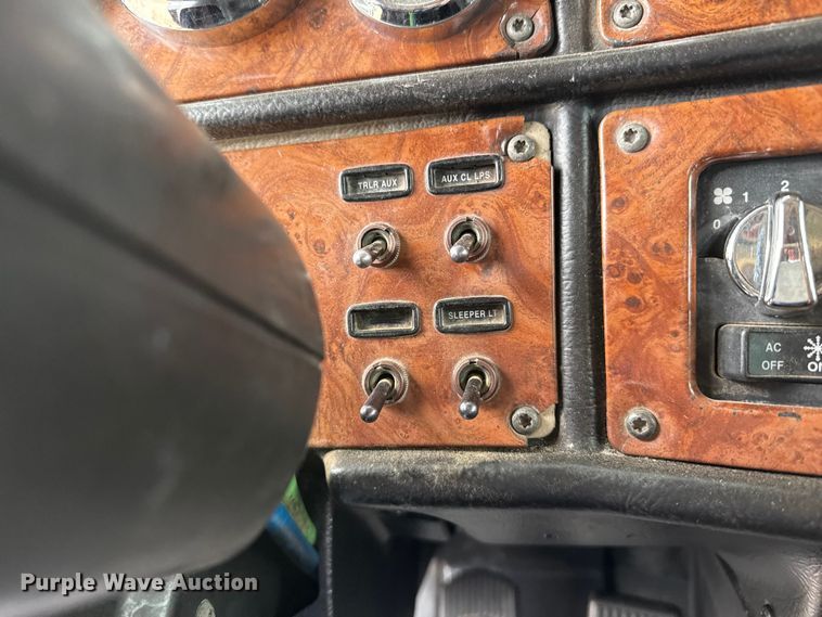 image for item FB6778 2003 Peterbilt 379 winch truck