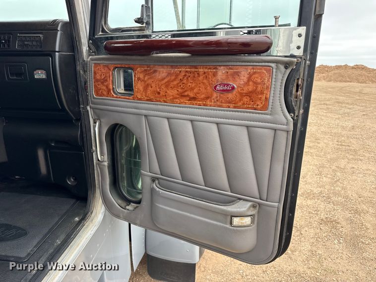 image for item FB6778 2003 Peterbilt 379 winch truck