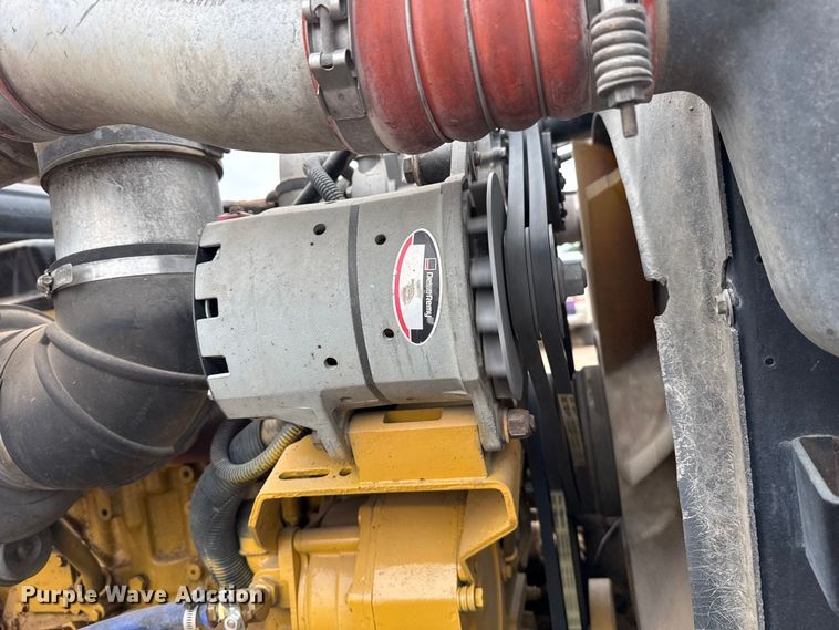 image for item FB6778 2003 Peterbilt 379 winch truck