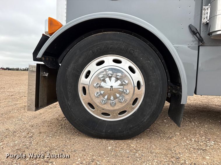 image for item FB6778 2003 Peterbilt 379 winch truck