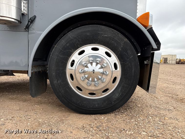 image for item FB6778 2003 Peterbilt 379 winch truck