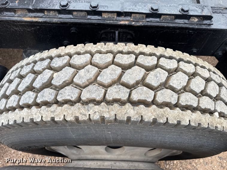 image for item FB6778 2003 Peterbilt 379 winch truck