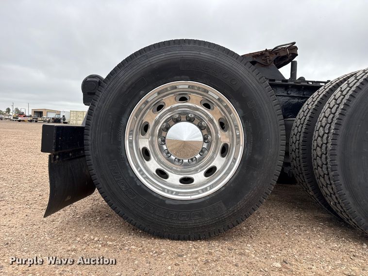 image for item FB6778 2003 Peterbilt 379 winch truck