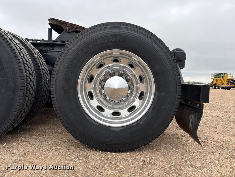 image for item FB6778 2003 Peterbilt 379 winch truck
