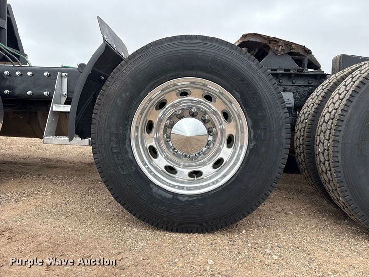 image for item FB6778 2003 Peterbilt 379 winch truck