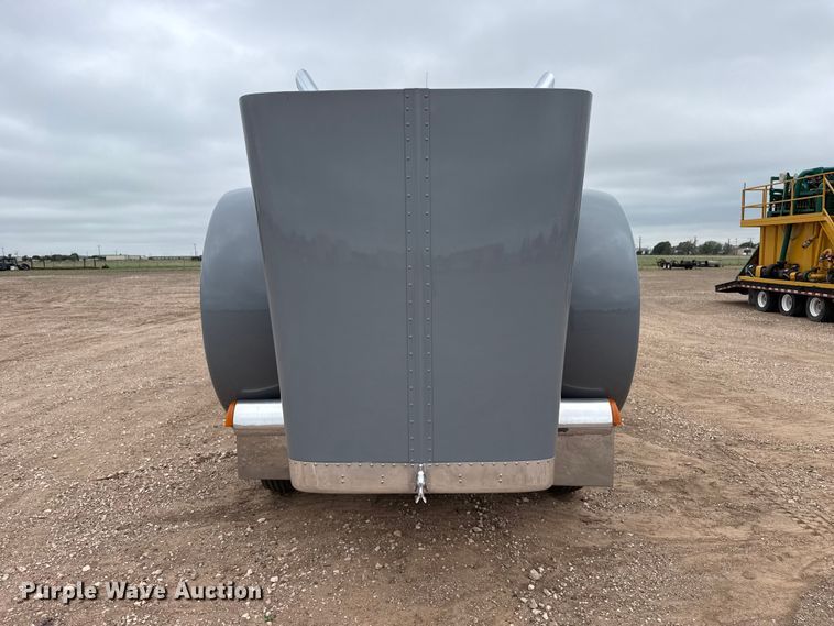 image for item FB6778 2003 Peterbilt 379 winch truck