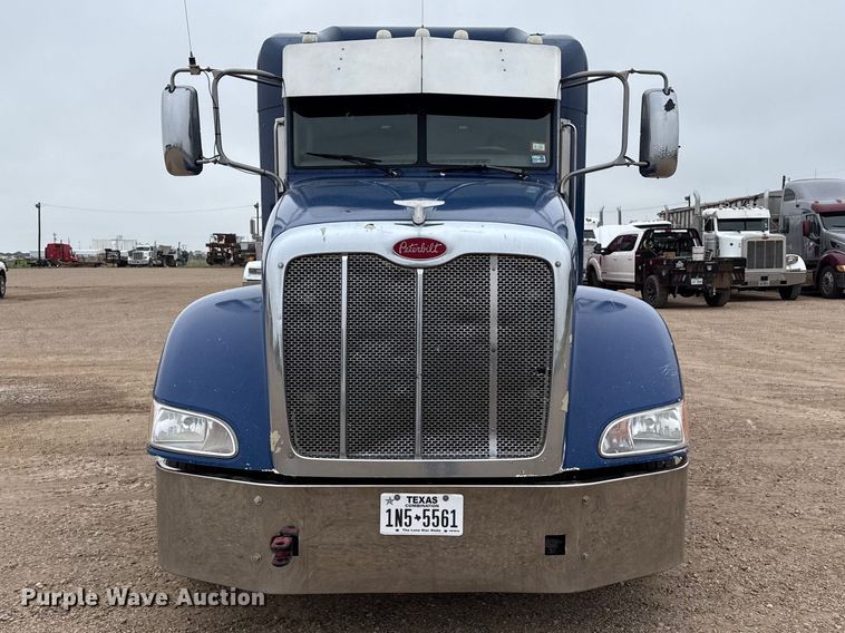 image for item FB6789 2013 Peterbilt 386 semi truck