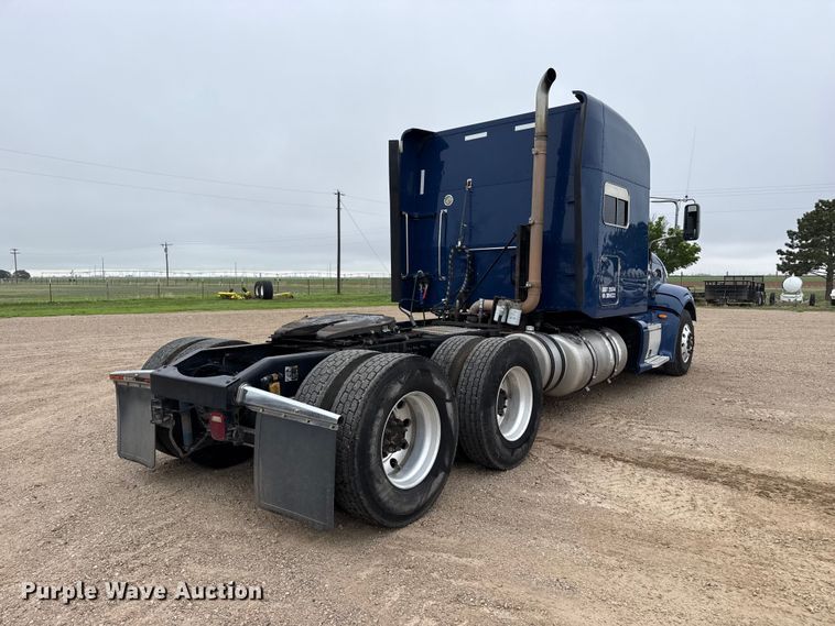 image for item FB6789 2013 Peterbilt 386 semi truck