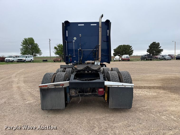 image for item FB6789 2013 Peterbilt 386 semi truck