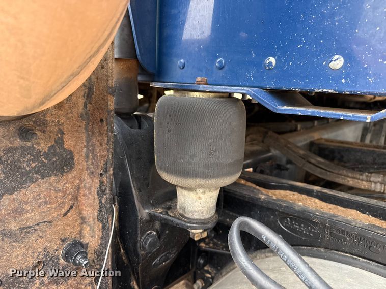 image for item FB6789 2013 Peterbilt 386 semi truck