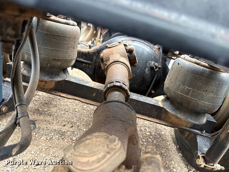 image for item FB6789 2013 Peterbilt 386 semi truck