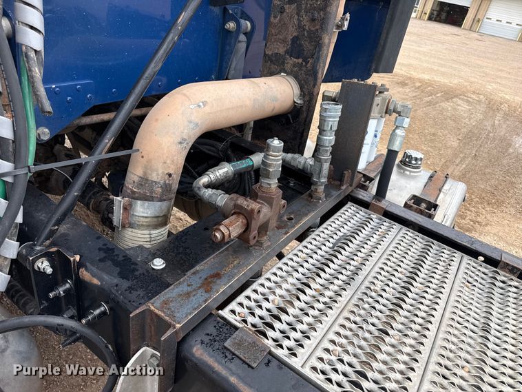 image for item FB6789 2013 Peterbilt 386 semi truck
