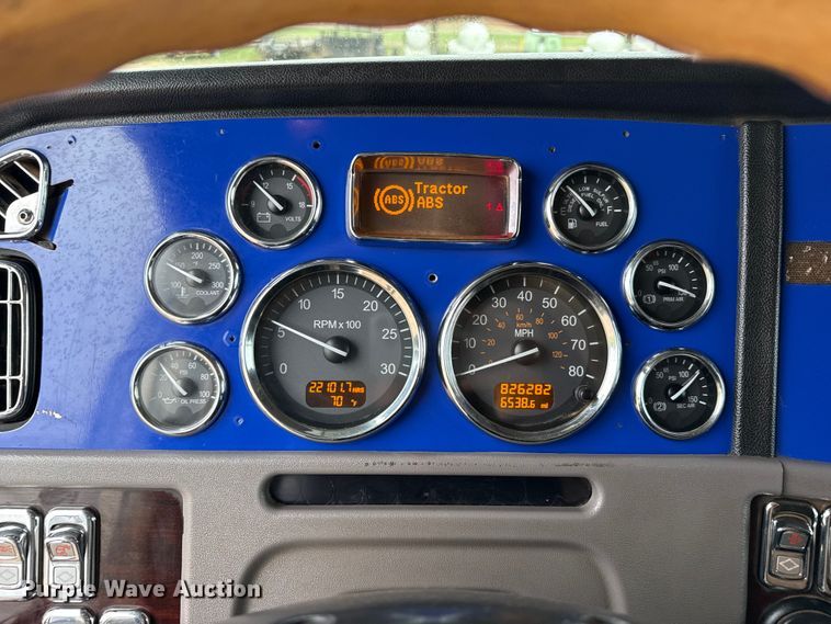 image for item FB6789 2013 Peterbilt 386 semi truck