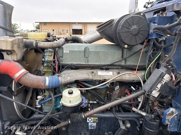 image for item FB6789 2013 Peterbilt 386 semi truck