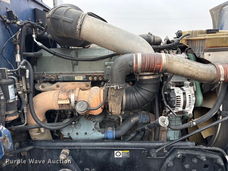 image for item FB6789 2013 Peterbilt 386 semi truck