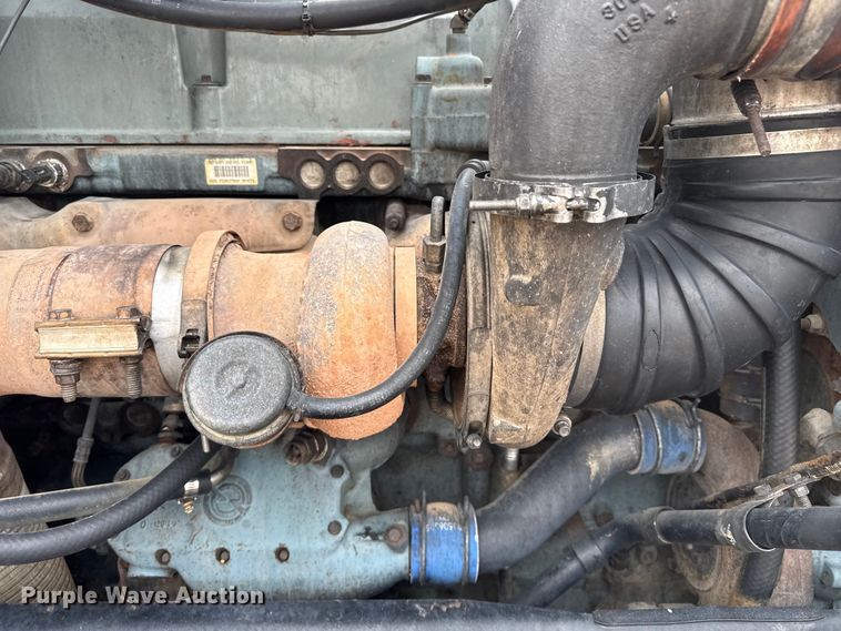 image for item FB6789 2013 Peterbilt 386 semi truck
