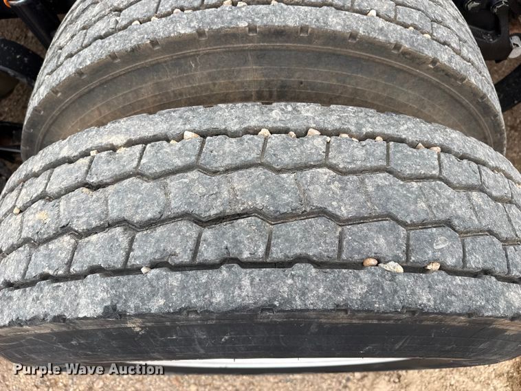 image for item FB6789 2013 Peterbilt 386 semi truck