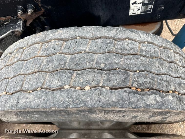 image for item FB6789 2013 Peterbilt 386 semi truck