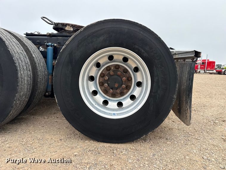 image for item FB6789 2013 Peterbilt 386 semi truck