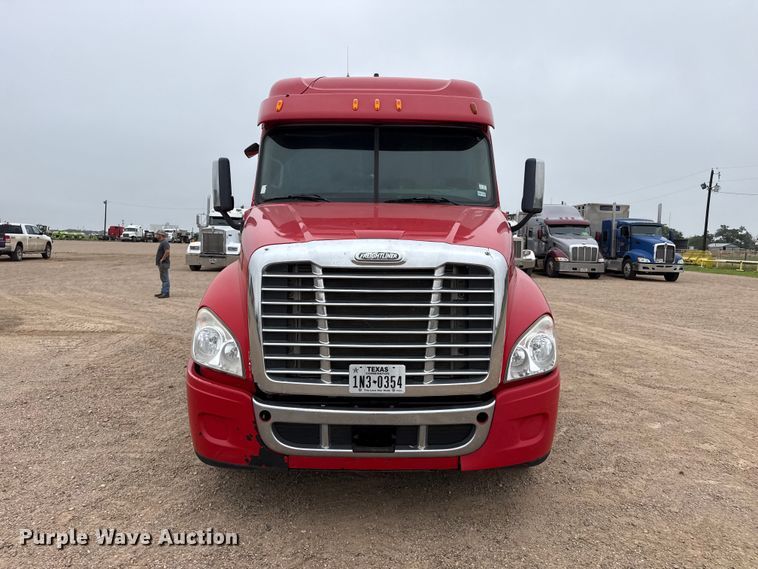 image for item FB6790 2014 Freightliner semi truck