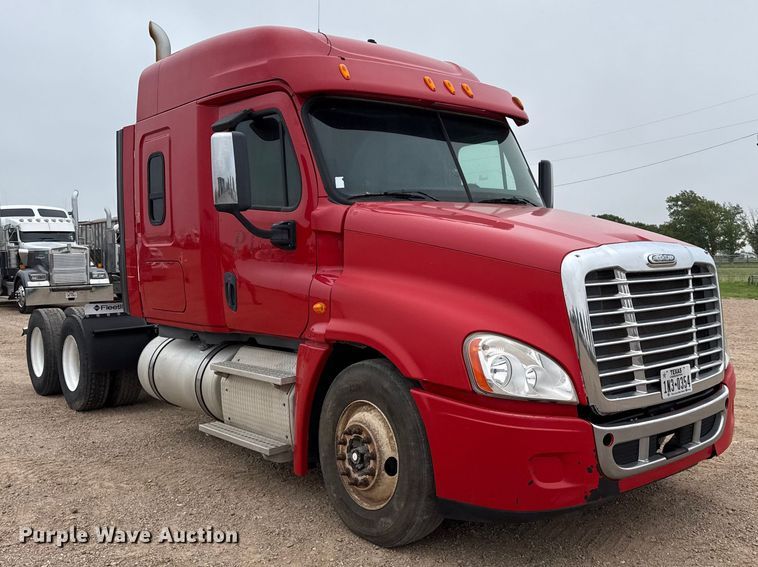 image for item FB6790 2014 Freightliner semi truck