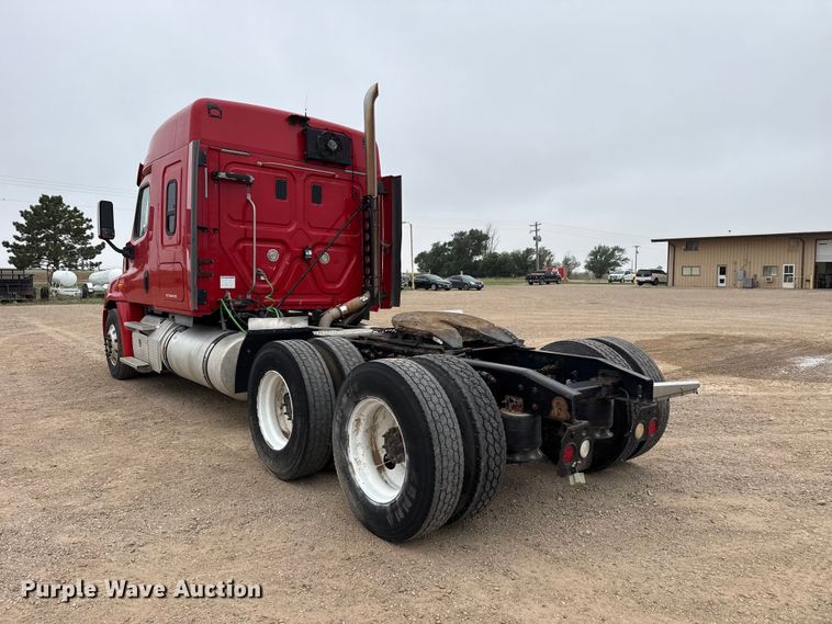 image for item FB6790 2014 Freightliner semi truck