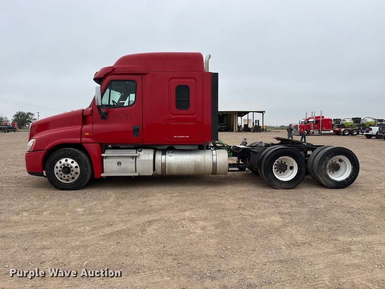 image for item FB6790 2014 Freightliner semi truck