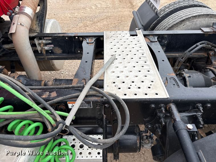 image for item FB6790 2014 Freightliner semi truck