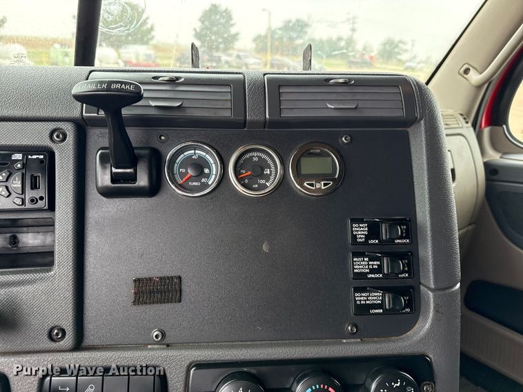 image for item FB6790 2014 Freightliner semi truck