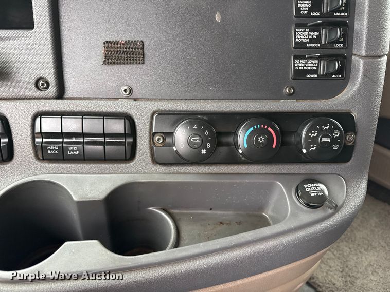 image for item FB6790 2014 Freightliner semi truck