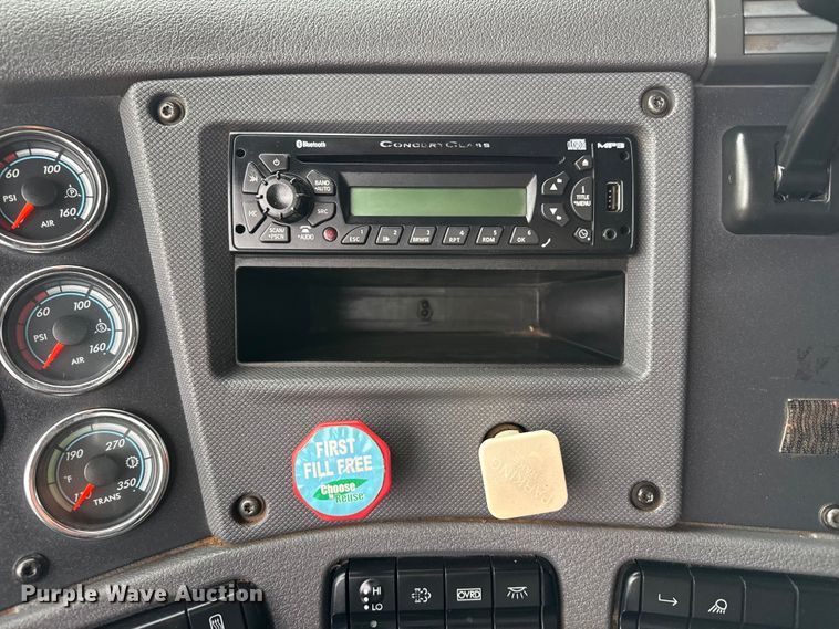 image for item FB6790 2014 Freightliner semi truck