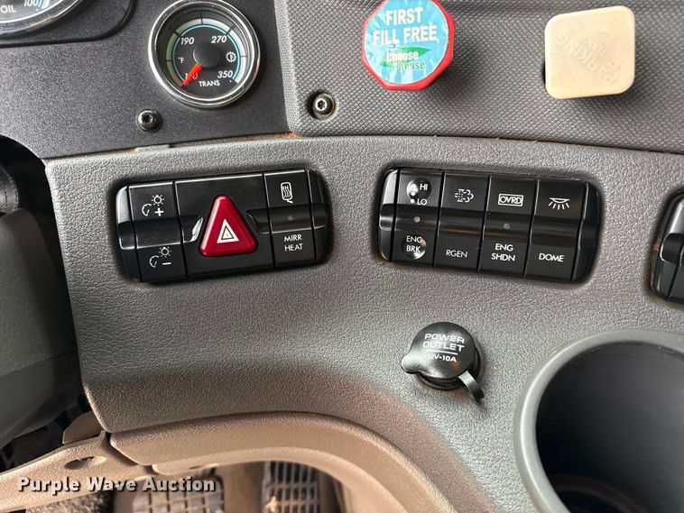 image for item FB6790 2014 Freightliner semi truck