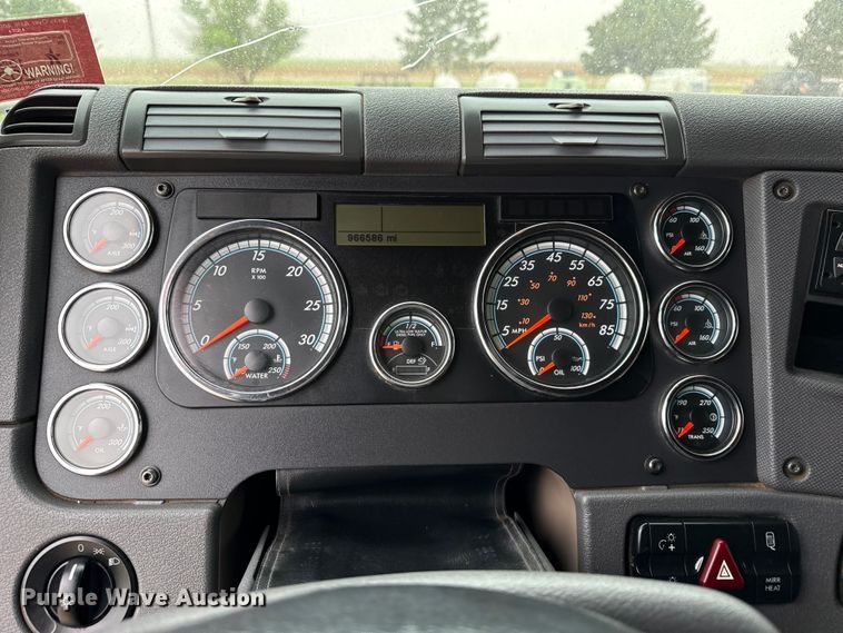 image for item FB6790 2014 Freightliner semi truck