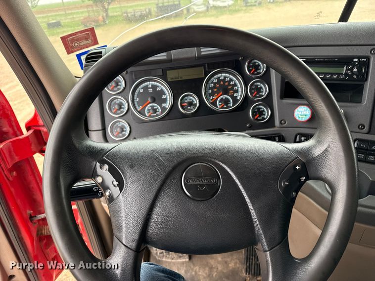image for item FB6790 2014 Freightliner semi truck