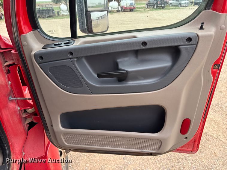 image for item FB6790 2014 Freightliner semi truck
