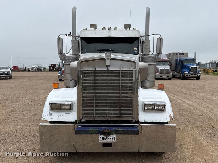image for item FB6791 1999 Kenworth W900B semi truck