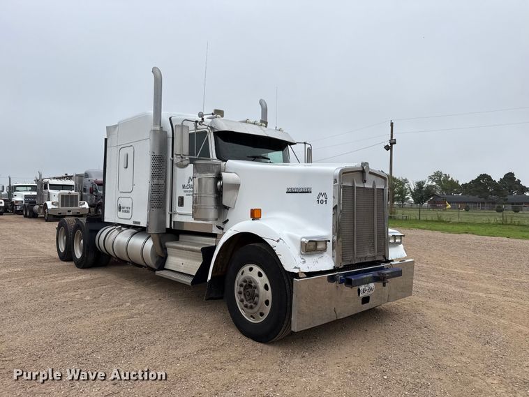 image for item FB6791 1999 Kenworth W900B semi truck