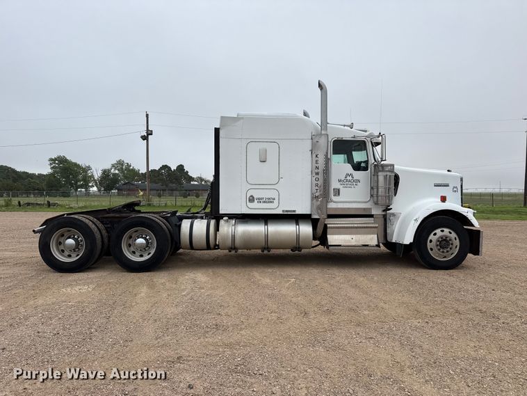 image for item FB6791 1999 Kenworth W900B semi truck