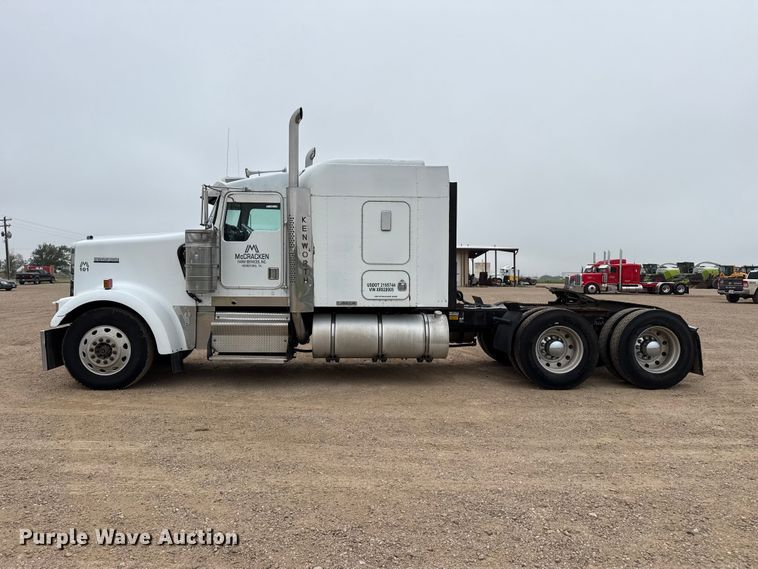image for item FB6791 1999 Kenworth W900B semi truck