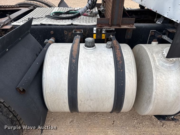image for item FB6791 1999 Kenworth W900B semi truck