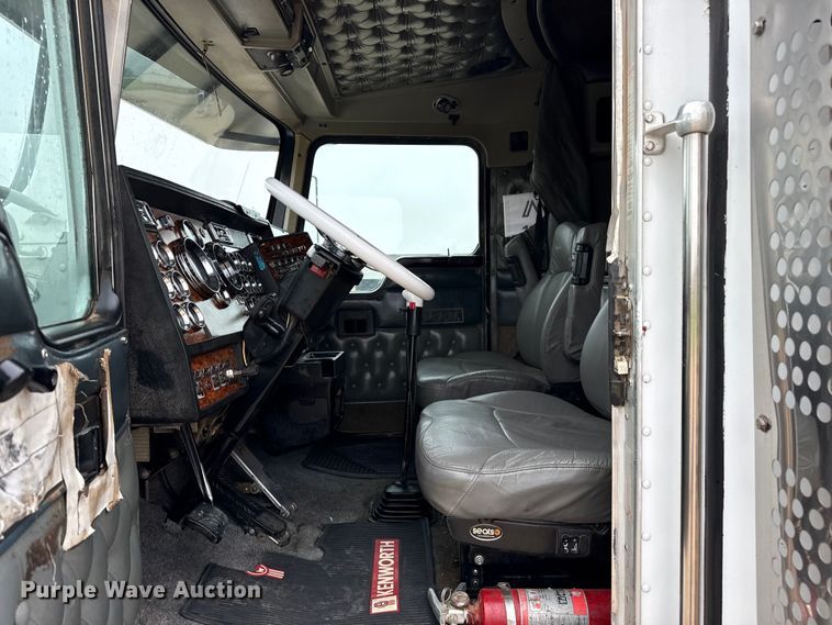 image for item FB6791 1999 Kenworth W900B semi truck