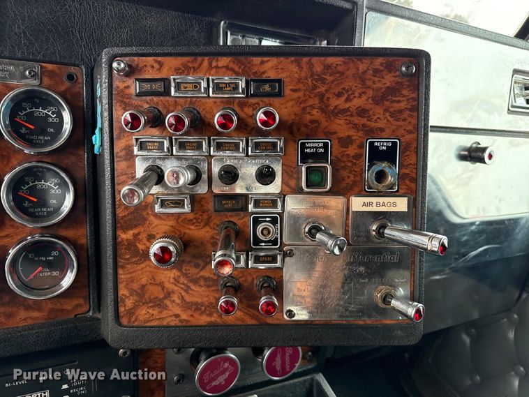 image for item FB6791 1999 Kenworth W900B semi truck