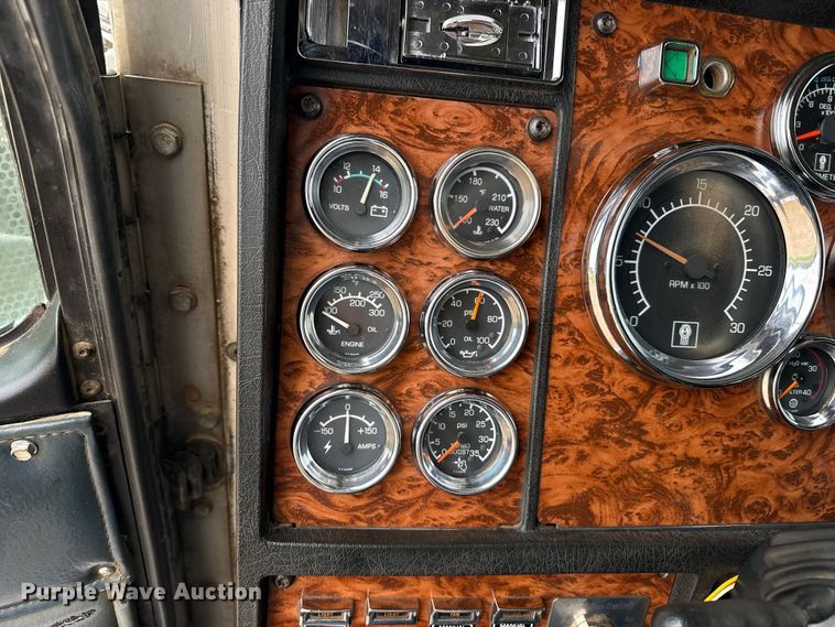 image for item FB6791 1999 Kenworth W900B semi truck