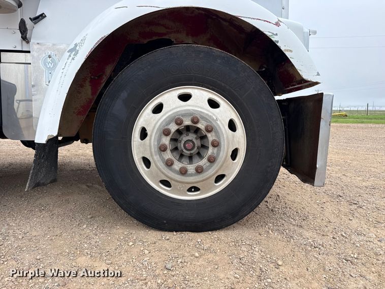 image for item FB6791 1999 Kenworth W900B semi truck
