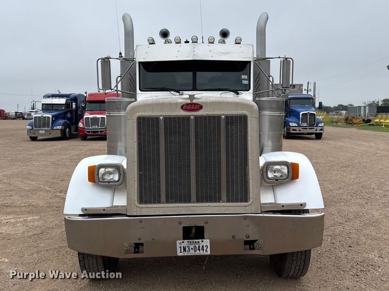 image for item FB6792 2001 Peterbilt 379 semi truck
