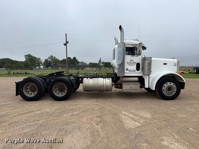 image for item FB6792 2001 Peterbilt 379 semi truck