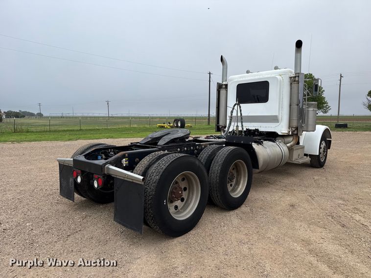 image for item FB6792 2001 Peterbilt 379 semi truck